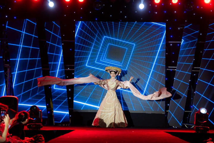 Sinh viên Quản trị sự kiện HUTECH mang sắc phục Việt lên sân khấu Fashion Show đầu tay 93