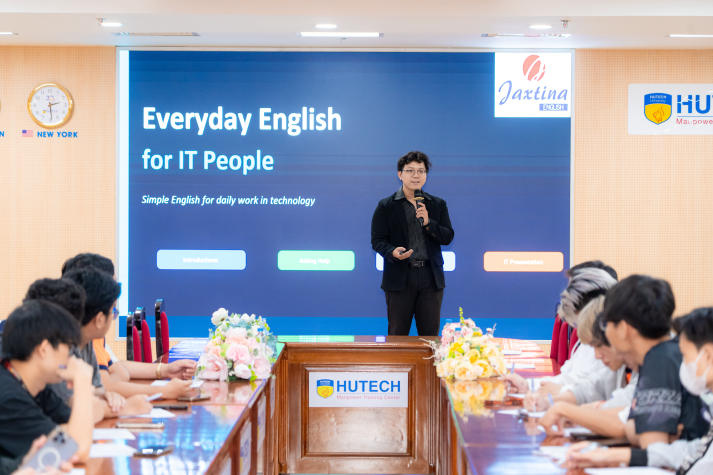 IT-ers HUTECH thực hành tiếng Anh chuyên ngành trong tình huống giao tiếp nghề nghiệp 11