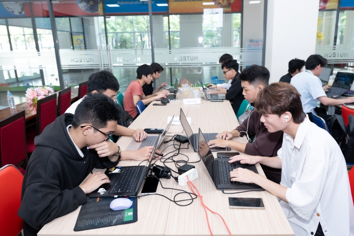 HUTECH đăng cai tổ chức kỳ thi OlpAI’25 - Khu vực miền Nam vào 01-02/11 tới 24