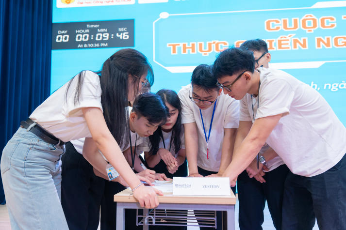 Chung kết “Thực chiến nghề nhân sự” 2025: Sân chơi thực học - thực làm cho sinh viên HUTECH 111