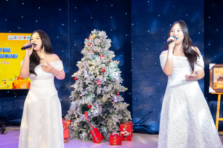 Viện Văn hóa - Nghệ thuật - Thể thao HUTECH thắp sáng tinh thần tương thân tương ái qua chương trình nghệ thuật 50