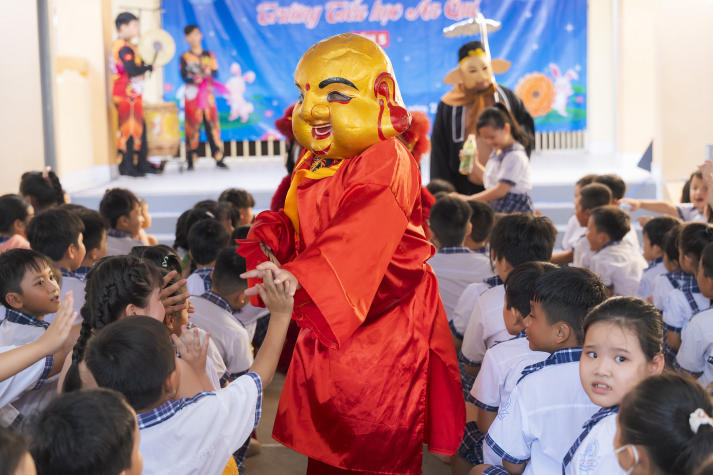 Chi bộ 17 mang “Trung thu cho em” ấm áp đến với thiếu nhi ở tỉnh Vĩnh Long 96