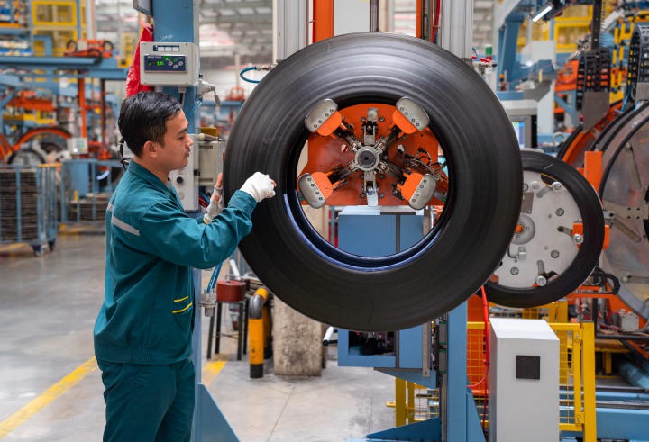 胡志明市科技大學中文系學生參觀金宇 (JINYU) 輪胎有限公司，積累了許多實用的知識 46