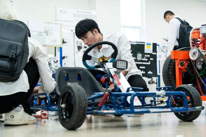 [Video] Kỹ thuật đỉnh cao - Ý tưởng táo bạo: Loạt sản phẩm của sinh viên HUTECH gây sốt 96