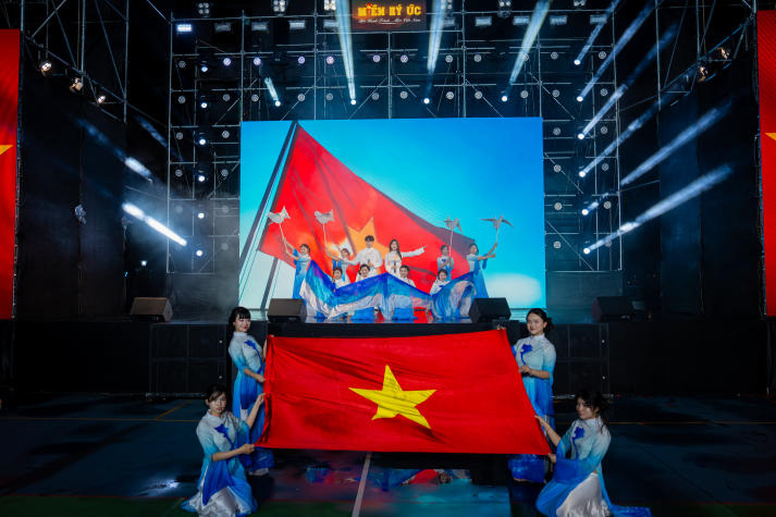 Sinh viên HUTECH thắp sáng niềm tự hào Việt qua chuỗi đồ án nghệ thuật hoành tráng 143