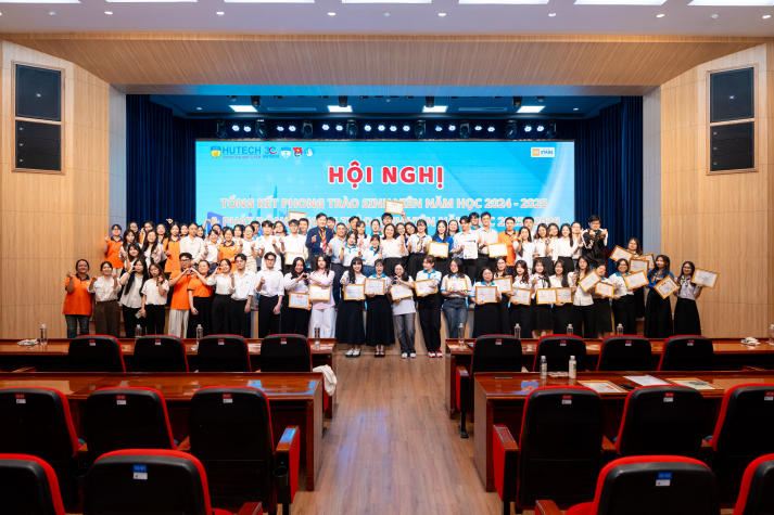 Khoa Dược HUTECH tổng kết phong trào sinh viên và tiếp lửa hành trình năm học mới 81