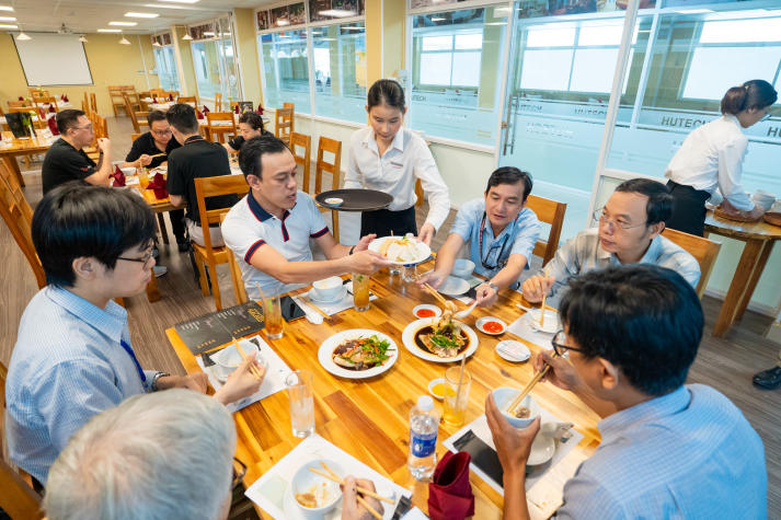 Nhà hàng SEN: Dấu ấn đồ án tốt nghiệp giàu bản sắc Á của sinh viên HUTECH 66