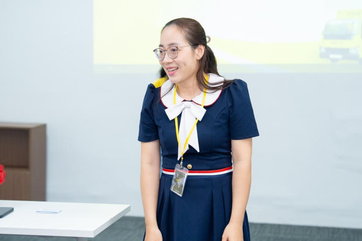 Sinh viên ngành Logistic tìm hiểu về vận hành hàng hóa tại Nhất Tín Logistics 24