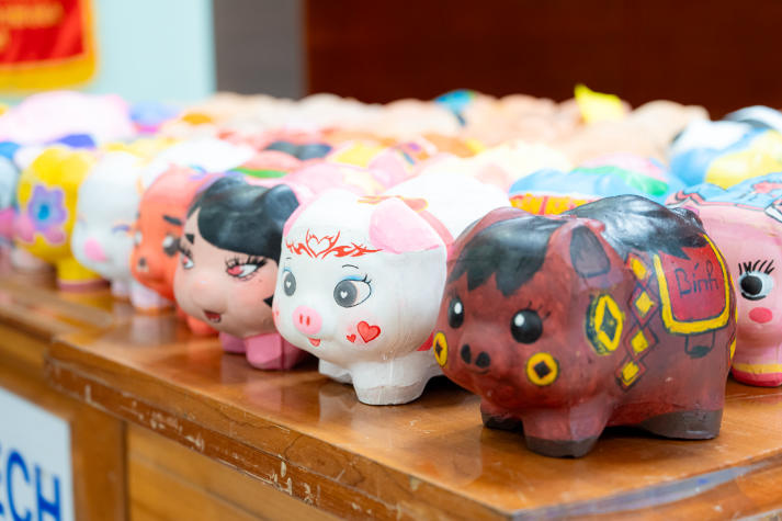 Nuôi heo đất, sinh viên Khoa Quản trị kinh doanh lan tỏa tinh thần sẻ chia đến cộng đồng 68