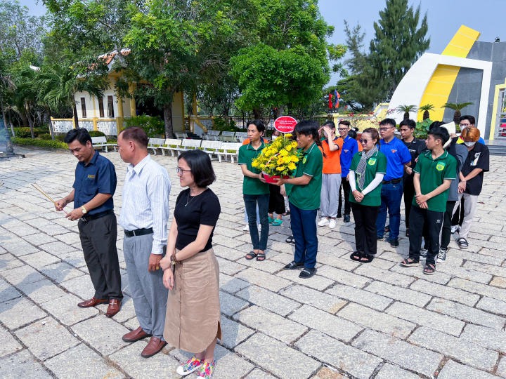 “Én vàng” Viện Khoa học Ứng dụng lan tỏa sắc xuân với chiến dịch “Cánh én mùa xuân 2023” 93