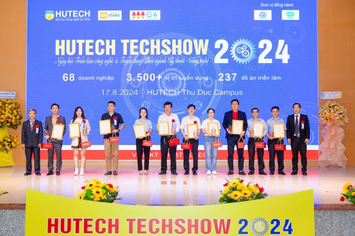 [Video] Sinh viên “khoe” hơn 200 đồ án tốt nghiệp ấn tượng trước doanh nghiệp tại HUTECH TECHSHOW 2024 158