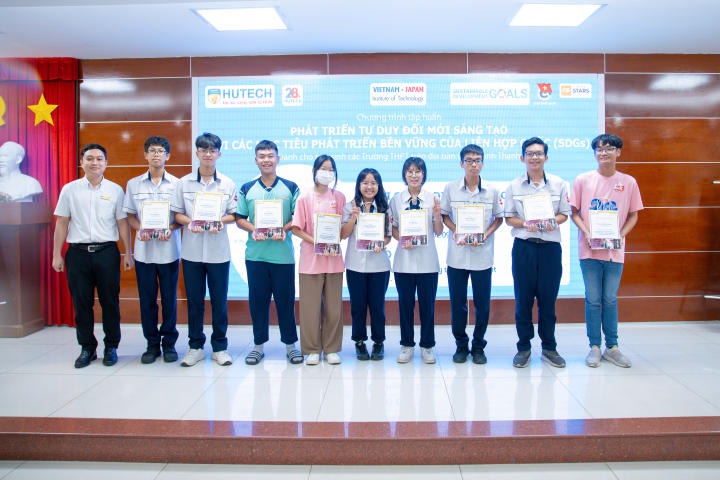 Học sinh các trường THPT chinh phục thử thách phát triển tư duy đổi mới sáng tạo cùng Viện Công nghệ Việt Nhật 117
