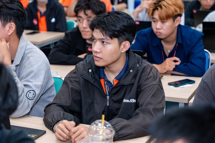 Sinh viên Công nghệ thông tin “bắt sóng” AI: Làm việc nhóm thông minh thời 4.0 55
