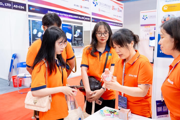Sinh viên Khoa Công nghệ thông tin nâng tầm trải nghiệm công nghệ tại iTECH EXPO - TP.HCM 2024 44