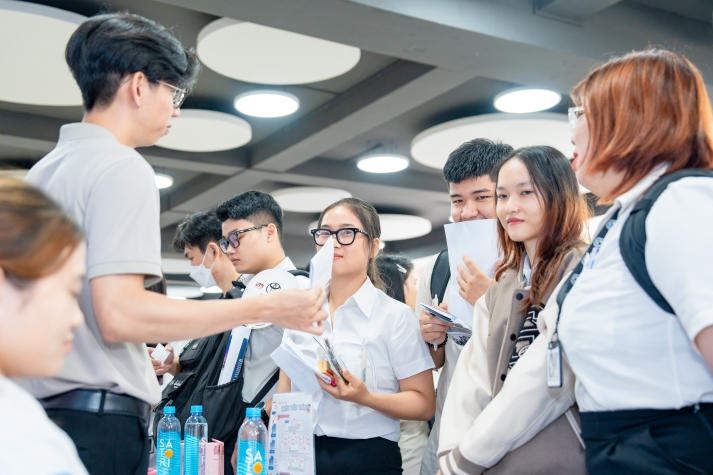 [Video] Sinh viên HUTECH săn hơn 1.500 đầu việc hấp dẫn tại Japan Job Fair 2024 98