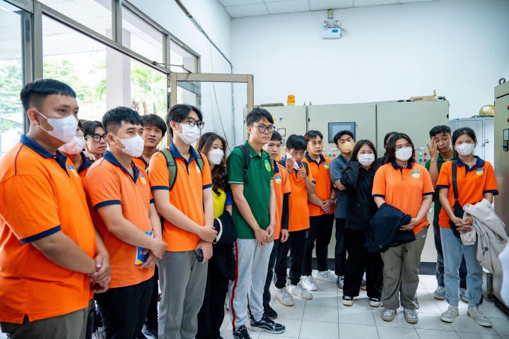 Sinh viên ngành Kỹ thuật môi trường HUTECH tham quan thực tế tại Nhà máy xử lý nước thải KCN Tân Bình 36