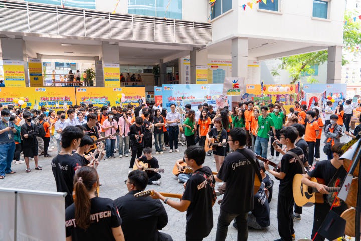 [Video] Rộn ràng Lễ kết nạp Hội viên Hội Sinh viên Việt Nam và Ngày hội chào đón tân sinh viên khóa 2023 tại HUTECH 216