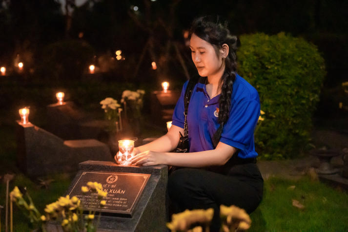 Chiến sĩ Mùa hè xanh HUTECH vun đắp lòng biết ơn, gìn giữ truyền thống dân tộc hướng về Ngày Thương binh - Liệt sĩ 130
