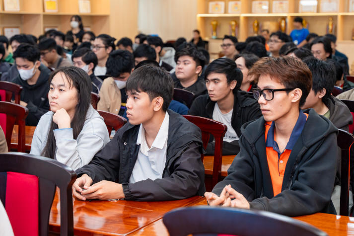 Định hướng nghề IT: Nắm bắt xu hướng, làm chủ tương lai cùng sinh viên Khoa Công nghệ thông tin 33