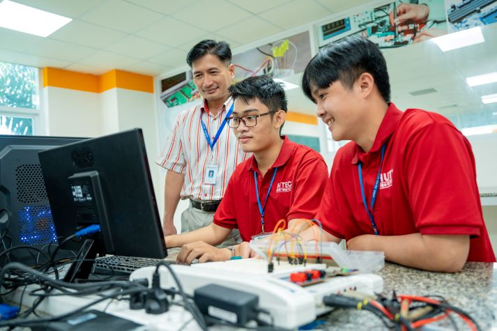 [Hướng nghiệp 2026] Kỹ thuật cơ điện tử - Ngành của những kỹ sư làm chủ máy móc, sáng tạo sản phẩm và điều khiển công nghệ 10