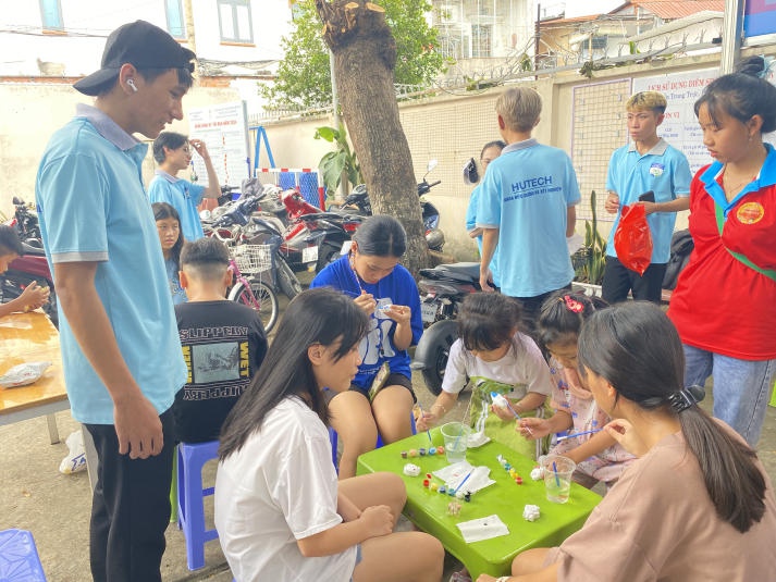 Sinh viên Khoa Điều dưỡng và Xét nghiệm lan tỏa yêu thương qua loạt hoạt động thiện nguyện 160