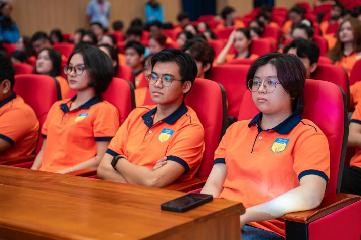 Ban Cán sự lớp HUTECH nâng tầm kỹ năng lãnh đạo và bắt nhịp công nghệ với AI 67