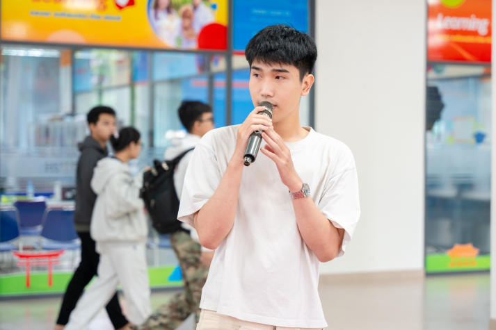 Văn nghệ sân trường chào đón năm học mới 2025-2026 tại HUTECH 73