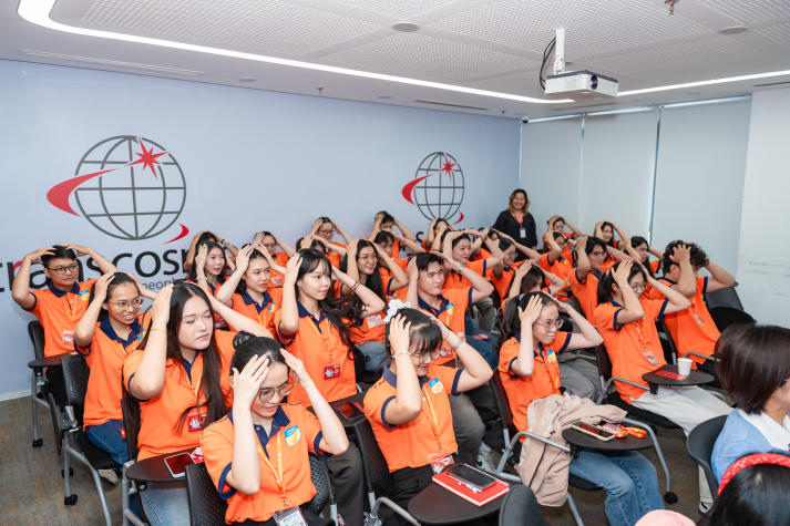 Tham quan Transcosmos Vietnam, sinh viên ngành Digital Marketing học hỏi kinh nghiệm từ cựu sinh viên 34