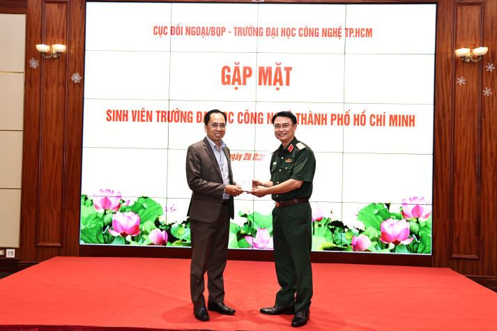 Trải nghiệm thực tế tại Hà Nội, sinh viên ngành Quan hệ quốc tế nuôi dưỡng bản lĩnh và tầm nhìn toàn cầu 83