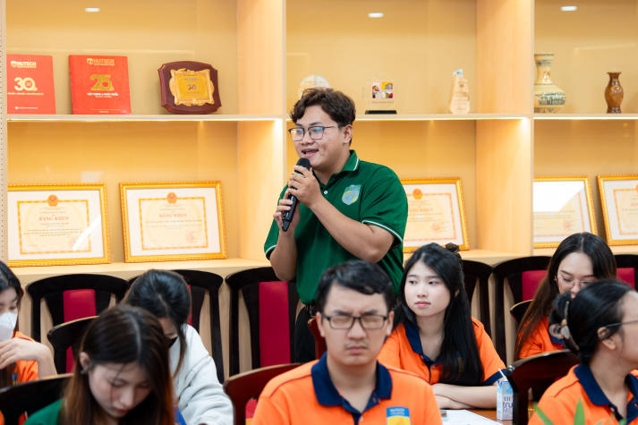 Một giọt tinh dầu, cả một quy trình khoa học qua lăng kính sinh viên Công nghệ sinh học 43