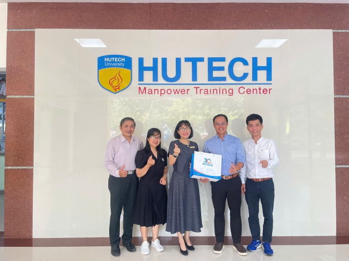 Khoa Thú y HUTECH kết nối Pet Zone, mở rộng định hướng đào tạo Bác sĩ thú y thực hành 52