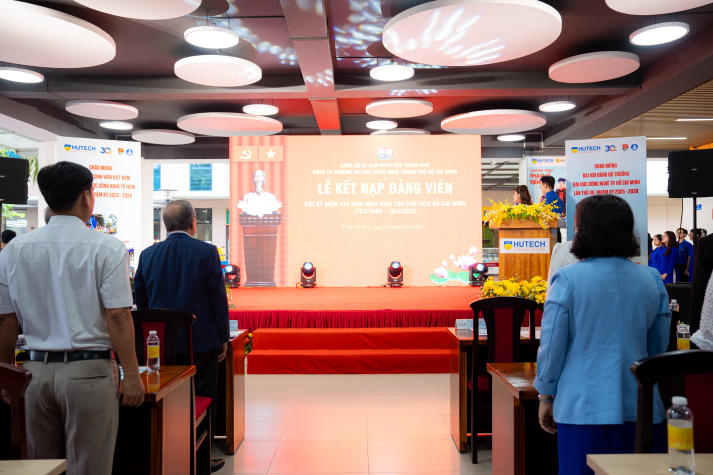 HUTECH kết nạp 12 Đảng viên mới và vinh danh 67 gương “Thanh niên tiên tiến làm theo lời Bác” 8
