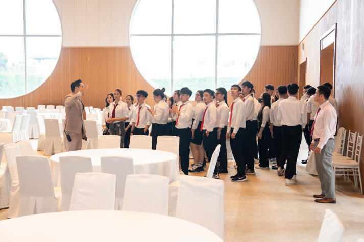 [Video] Mở rộng định hướng nghề nghiệp qua chuyến tham quan White Palace Phạm Văn Đồng của sinh viên Quản trị nhà hàng 78