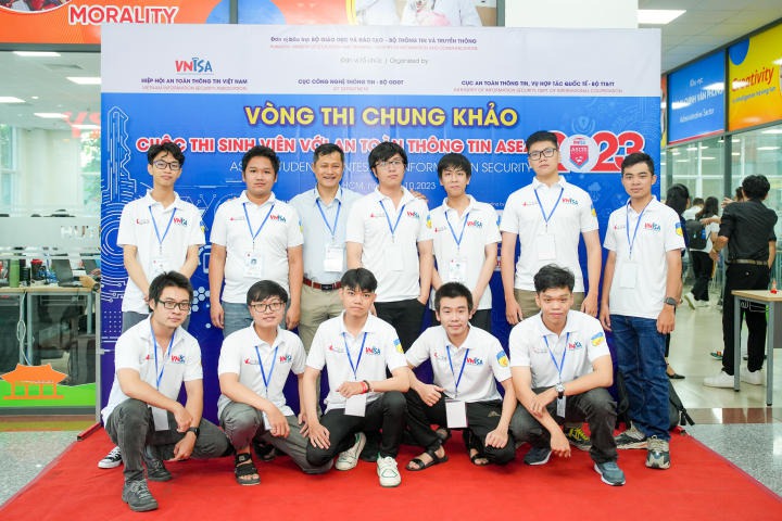 Sôi nổi vòng Chung khảo cuộc thi "Sinh viên với An toàn thông tin ASEAN 2023" tại HUTECH 17