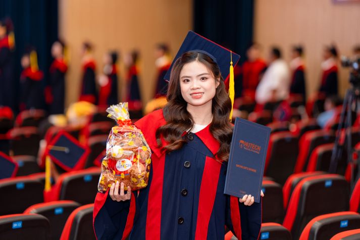383 tân Cử nhân HUTECH chính thức tốt nghiệp, sẵn sàng chinh phục chặng đường mới 90