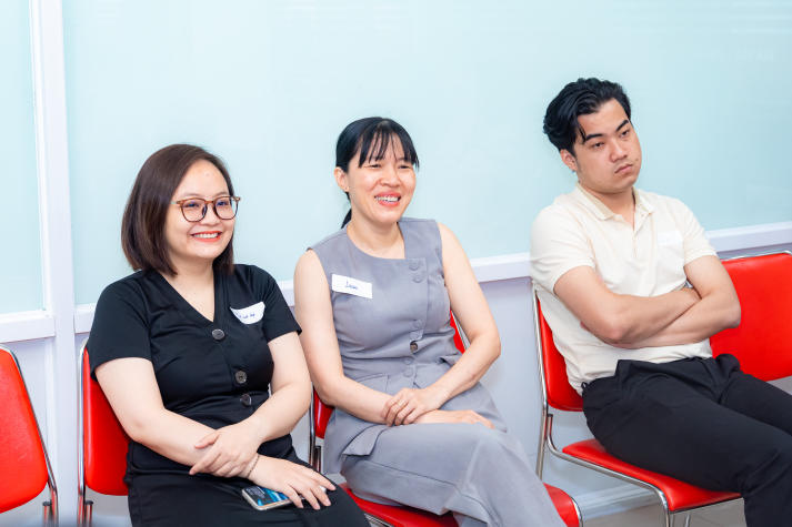 Sử dụng ngôn ngữ trong giao tiếp: Chìa khóa để thấu hiểu và hỗ trợ sinh viên HUTECH 27