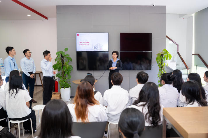 [Hướng nghiệp 2026] Khi làm việc không biên giới trở thành xu thế, ngành Ngôn ngữ Anh mở ra những cơ hội nghề nghiệp gì? 23