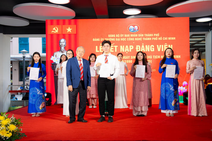 HUTECH kết nạp 12 Đảng viên mới và vinh danh 67 gương “Thanh niên tiên tiến làm theo lời Bác” 210