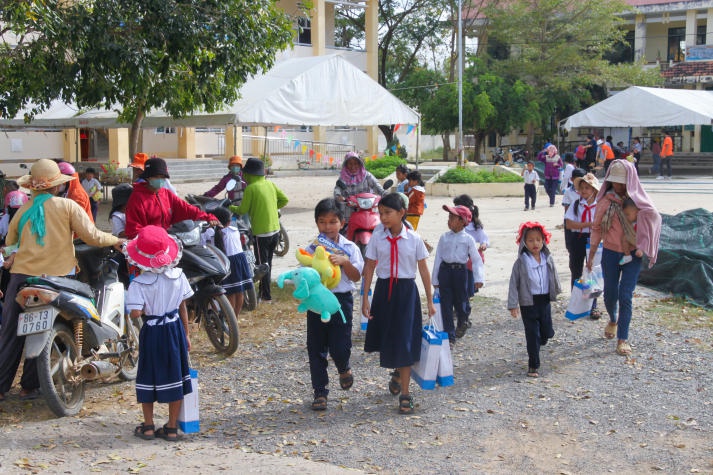 CLB Tình nguyện cộng đồng (CVC) HUTECH mang “Xuân yêu thương” đến các em học sinh tỉnh Bình Thuận 121