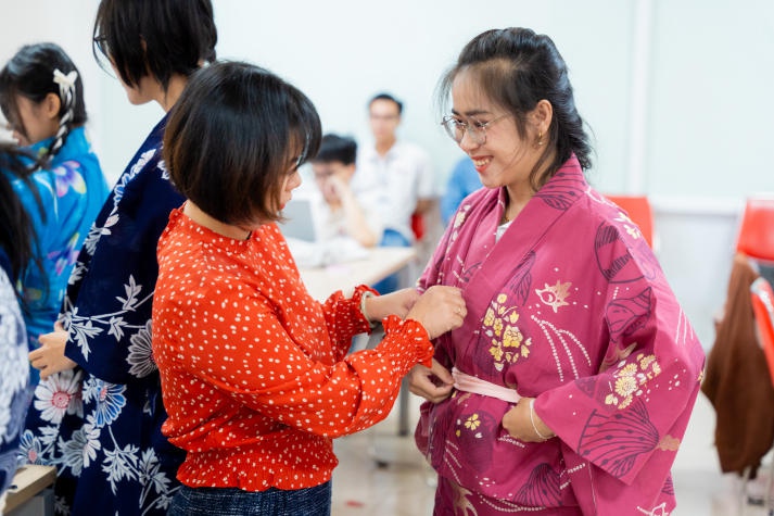 [Video] Sinh viên VJIT tìm hiểu và trải nghiệm Kimono - trang phục truyền thống Nhật Bản 66