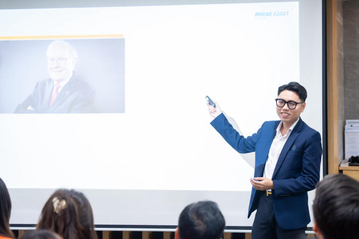 PR-ers HUTECH “chạm” môi trường doanh nghiệp tài chính tại Mirae Asset 41