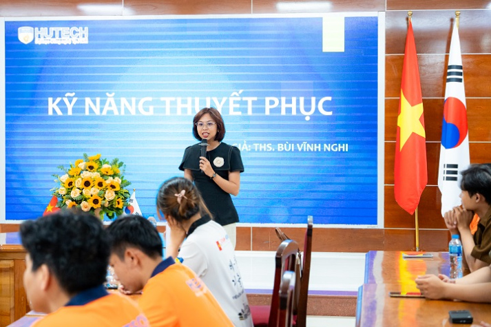 “Hành trang sinh viên 4.0”: Sinh viên VKIT học cách thuyết phục để ứng xử chuyên nghiệp 20