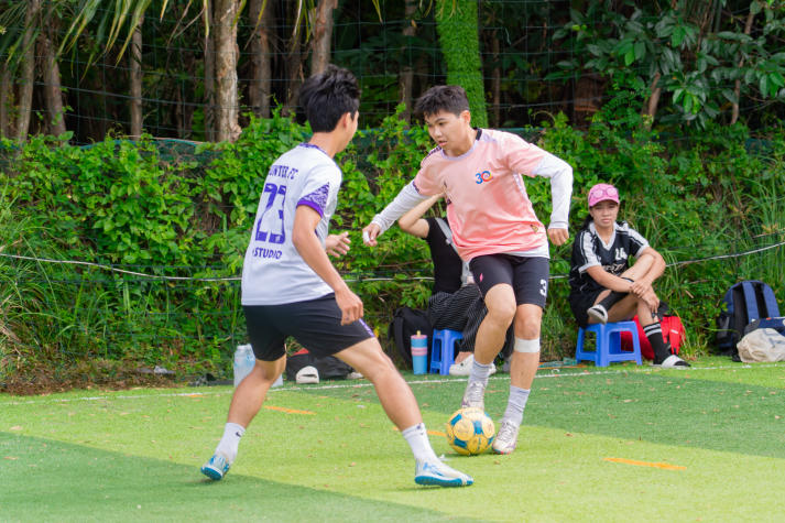 Giải bóng đá Chi bộ 17: Chung sức gây quỹ, thắp sáng mùa Trung thu cho trẻ em Vĩnh Long 95