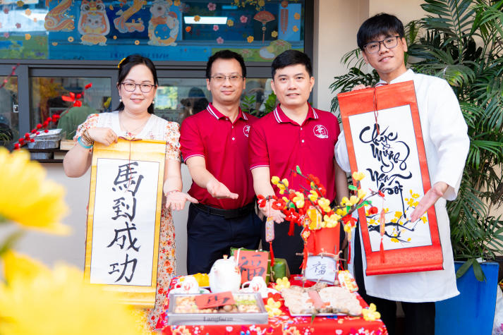 [Video] Sắc xuân HUTECH 2026: Gìn giữ sắc xuân truyền thống, lan tỏa tinh thần gắn kết 91