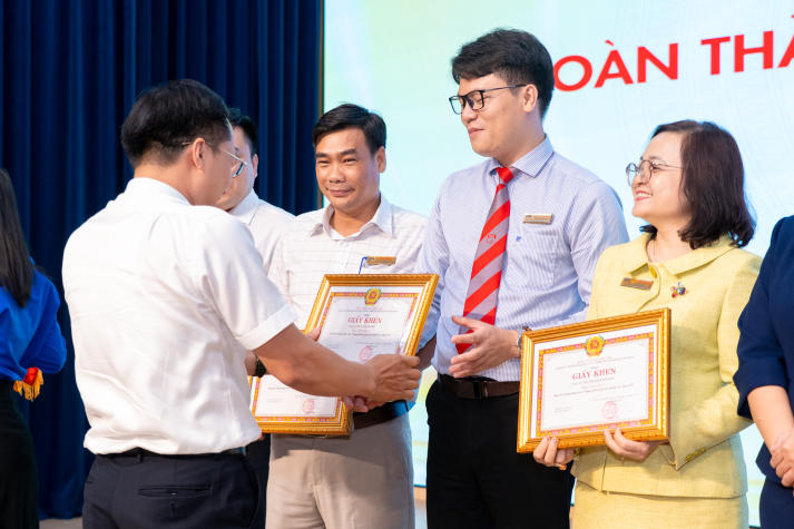 HUTECH tổng kết công tác xây dựng Đảng năm 2025 và triển khai nhiệm vụ năm 2026 71