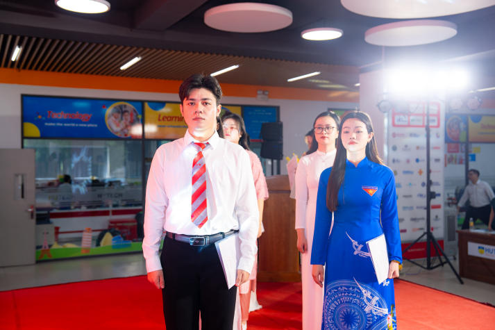 HUTECH kết nạp 12 Đảng viên mới và vinh danh 67 gương “Thanh niên tiên tiến làm theo lời Bác” 227