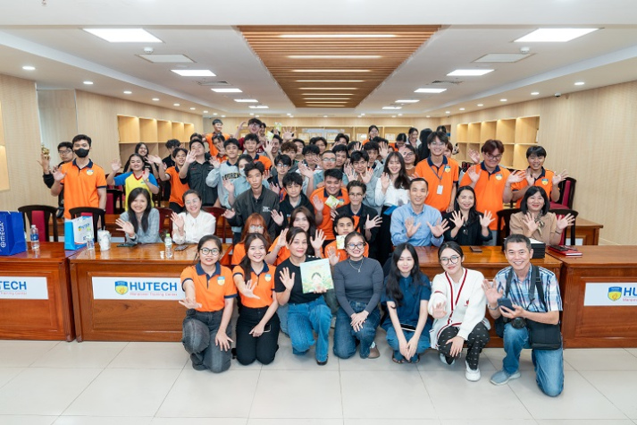 “Dám sống một cuộc đời rực rỡ”: Khi sinh viên HUTECH chạm vào văn hóa qua lăng kính của Đạo diễn - Cựu nhà báo Nguyễn Bông Mai 47