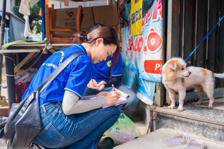 Sôi nổi và đầy nhiệt huyết, sinh viên Khoa Thú y - Chăn nuôi tham gia tiêm phòng dịch bệnh động vật tại Quận 12 và Gò Vấp 34