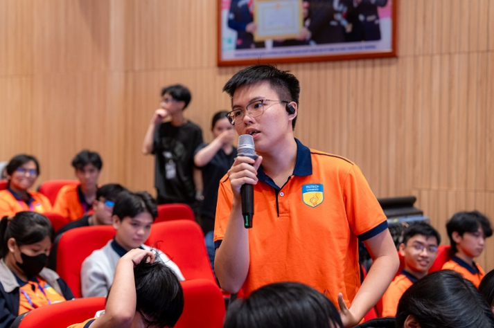 Đạo diễn Phạm Thiên Ân truyền cảm hứng tại lễ chào đón tân binh Truyền thông - Điện ảnh 92