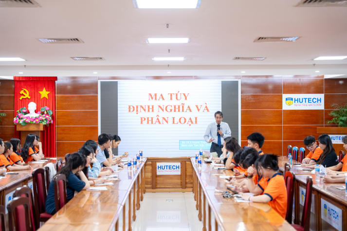 Sinh viên Khoa Dược trang bị kiến thức nhận diện, phòng chống ma túy cùng chuyên gia 64